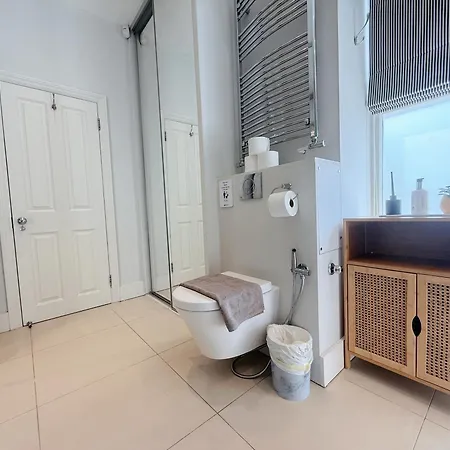 Spacious And Cosy 3brs 5f House In Heart Of *