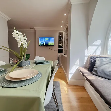 Spacious And Cosy 3brs 5f House In Heart Of *