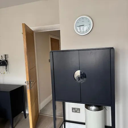Stronsa B Apartment London