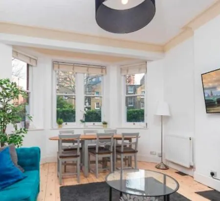 Chelsea Charm Radiant 3br Elegance Apartment