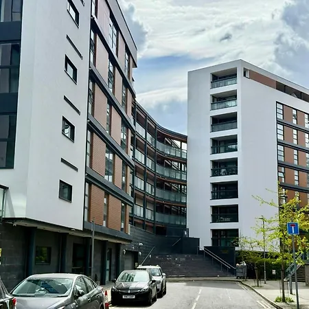 Deluxe Entire With 2x Bedrooms, 2x Bathrooms And A Big Living In The Olympic Park And Westfield At Stratford *