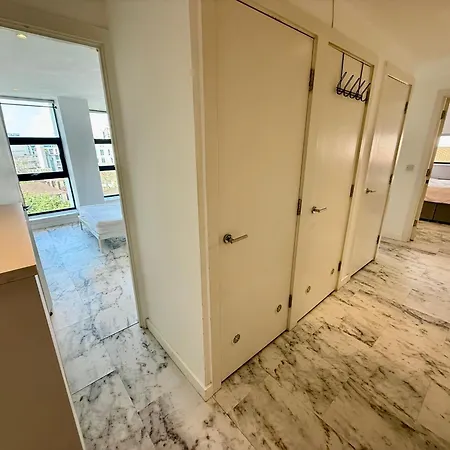 Aparthotel Deluxe Entire With 2x Bedrooms, 2x Bathrooms And A Big Living In The Olympic Park And Westfield At Stratford