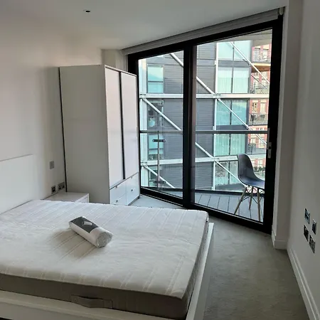 2 Bed Flat Big Ben View *