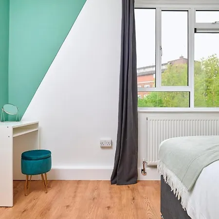 Elegant 3-bed Flat In Bayswater! London
