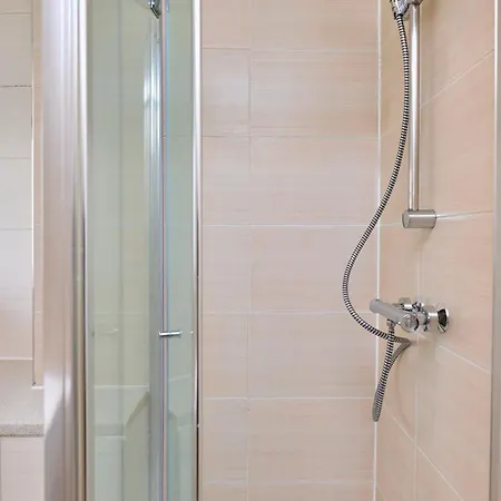 Elegant 3-bed Flat In Bayswater! London