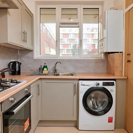 Elegant 3-bed Flat In Bayswater! London
