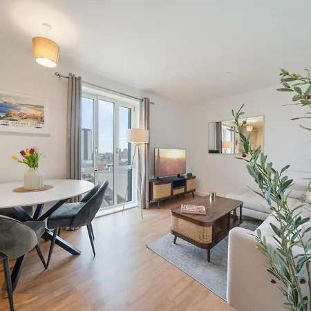 Apartment Modern And 1br Flat With Skyline View *