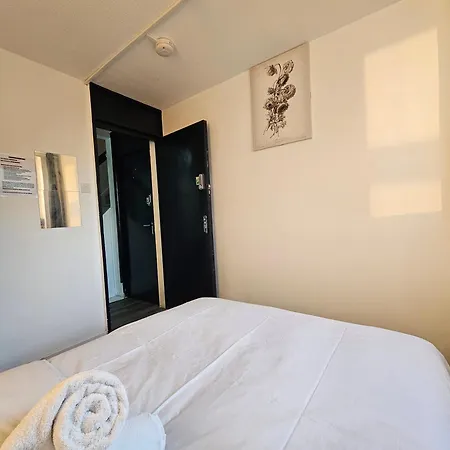Wapping Guest house