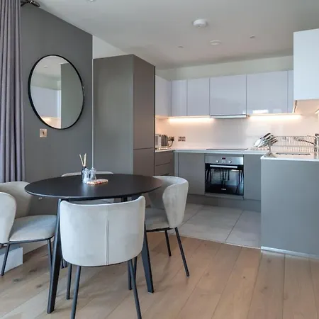 Apartment Stunning With Private Terrace London