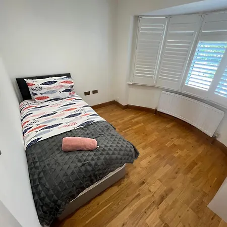 Good Priced Single In Guest house