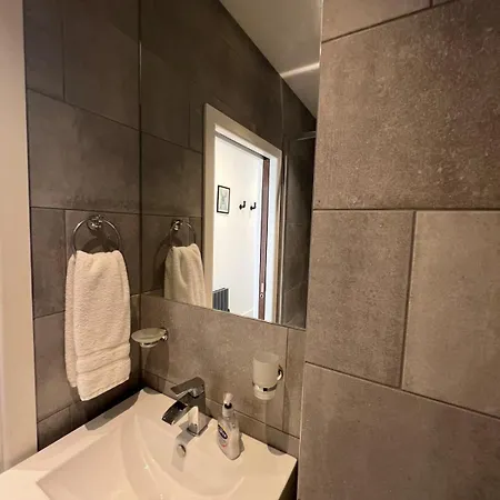 Last-Minute Deals L New Launch L Reserve Now L Sleeps Up To 4 L Business Family Live London Short Lets & Serviced Accommodation *