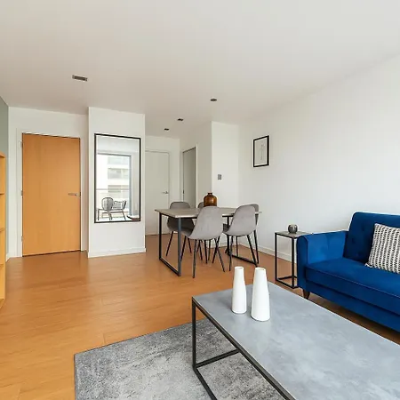 Apartment Timeless Elegance In Haggerston London