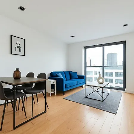 Apartment Timeless Elegance In Haggerston