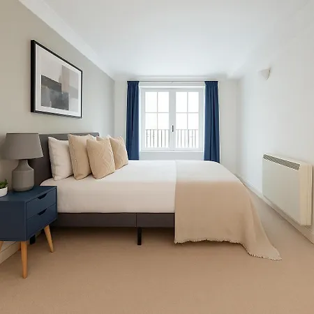 Apartment Timeless Elegance In Haggerston