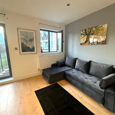Stunning 2bedroom Flat With 2 Balcony In Whitechapel - 5mins To Aldgate Station
