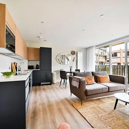 Spacious 3 Bed With Balcony At Neptune Wharf