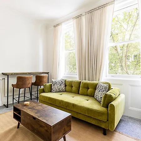 Elegant Knightsbridge Flat Near Harrods London