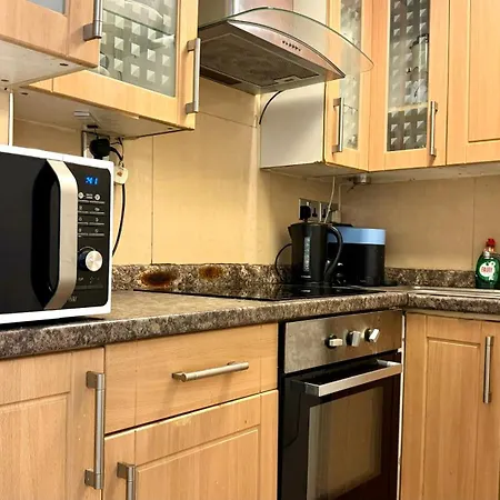 2 Bedroom Hosted By Amer * London