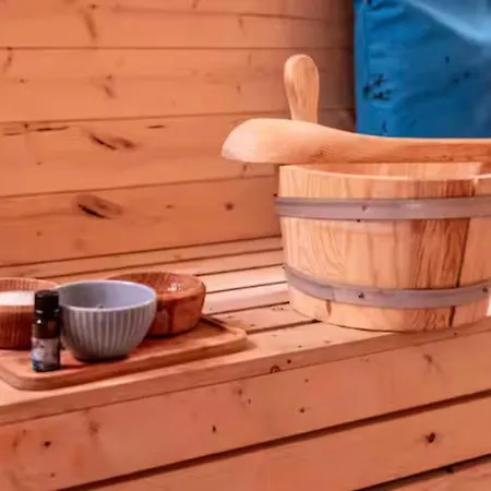 Holiday home The Serene With Hot Tub, Sauna And Cinema Experience *