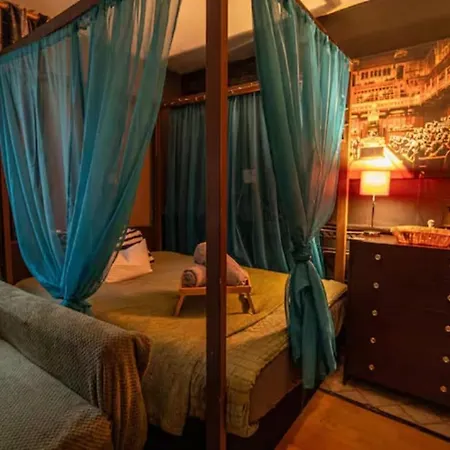 The Serene With Hot Tub, Sauna And Cinema Experience London