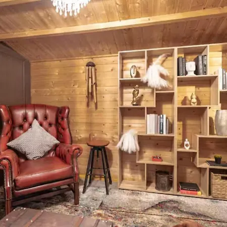 Holiday home The Serene With Hot Tub, Sauna And Cinema Experience London