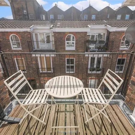 Elgin Mews North Beside Maida Vale Tube And Parking Long Term Bookings *