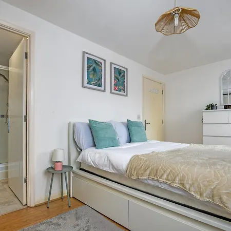 Wembley Stadium - 2 Bathrooms - 2 Parking - 2 Bedroom Spacious Beautiful Apartment
