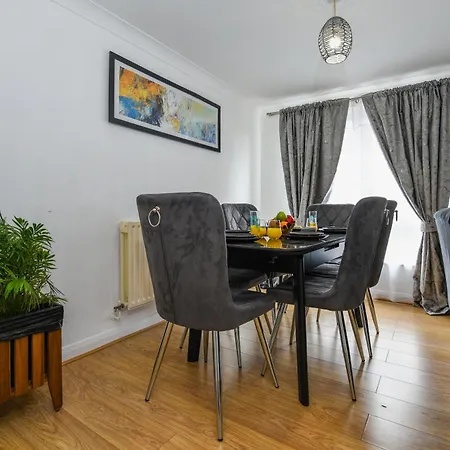 Wembley Stadium - 2 Bathrooms - 2 Parking - 2 Bedroom Spacious Beautiful Apartment *