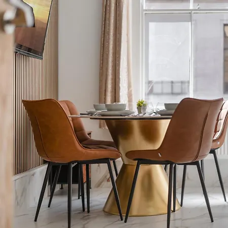 Chic 1-bed Flat In The Heart Of Soho Wardour Street 1wd *