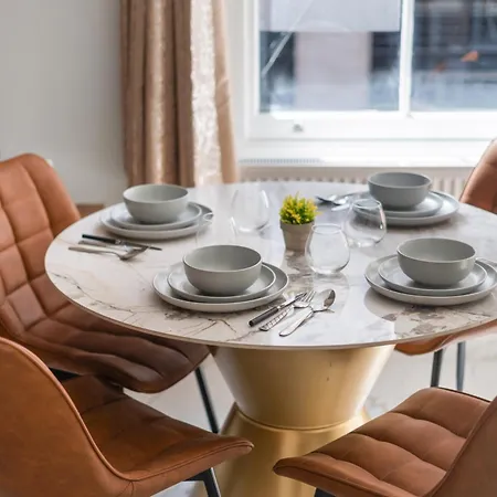 Chic 1-bed Flat In The Heart Of Soho Wardour Street 1wd *