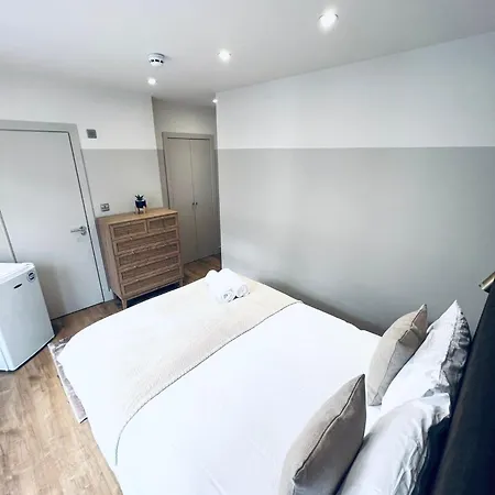 The Trundley's House - No 91 - Peaceful Downtown Apartment