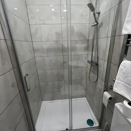F4 Luxury One Bed With Parking Apartment