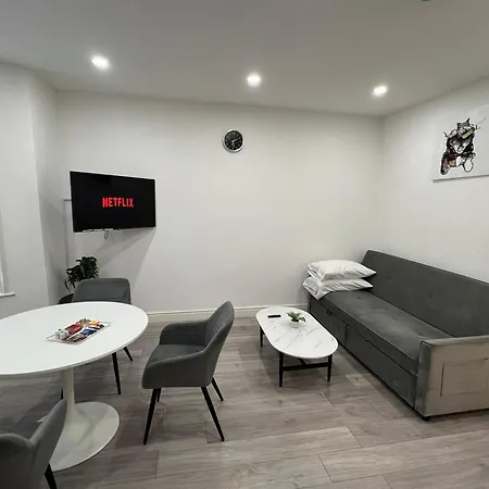 Apartment F4 Luxury One Bed With Parking *