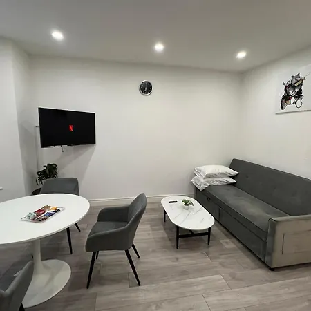 F4 Luxury One Bed With Parking