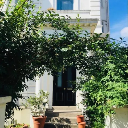 The Location! Holland Park דירה *
