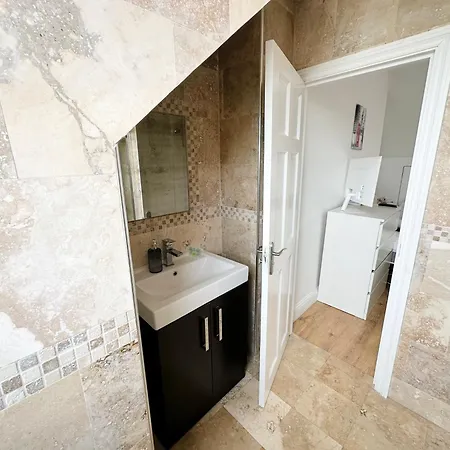 Stadium Area Maisonette, By Edens