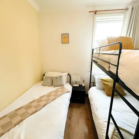 Stadium Area Maisonette, By Edens Apartment