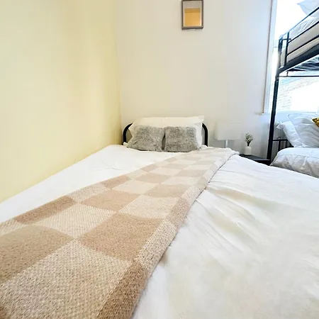 Stadium Area Maisonette, By Edens Apartment *
