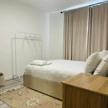 Entire 2-bedroom Flat Close To Hyde Park, Paddington Station, Bayswater And Queensway Station London