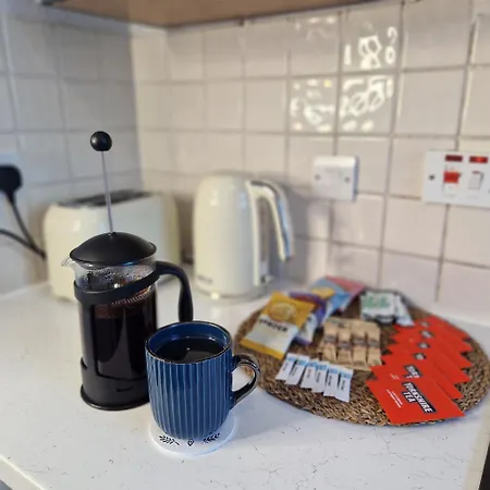 Modern Spacious 1 Bed Flat Westfield Shepherds Bush Free Wifi * London