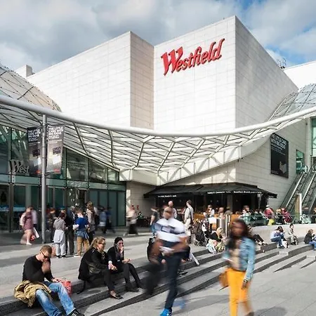 Modern Spacious 1 Bed Flat Westfield Shepherds Bush Free Wifi Apartment *
