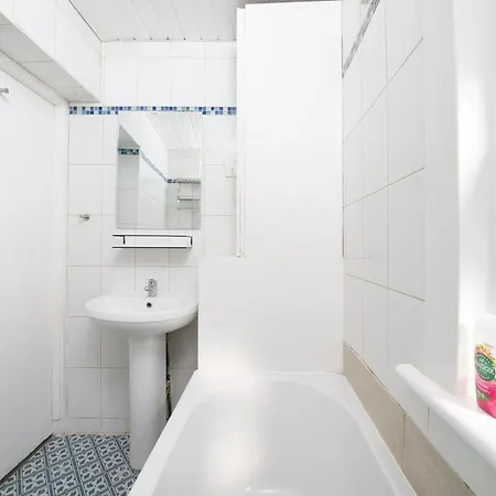 Apartment Stylish Flat 1br With Airbed Sleeps 4
