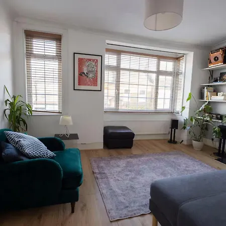 Town House - Great Transport Links * London