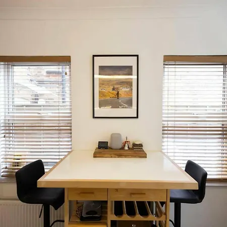Holiday home Town House - Great Transport Links