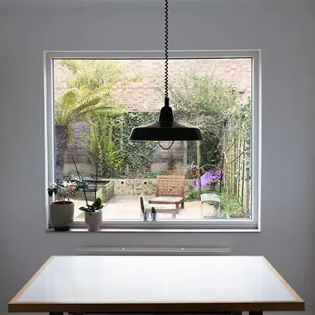 Holiday home Town House - Great Transport Links *