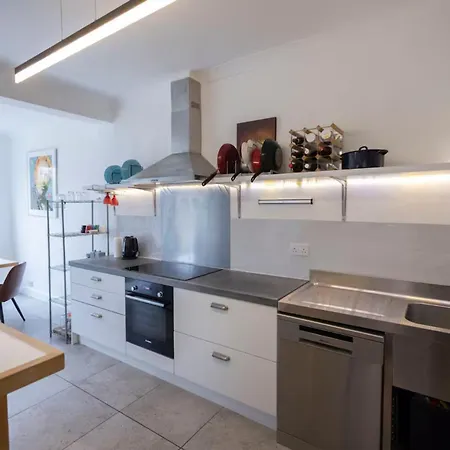 Holiday home Town House - Great Transport Links London
