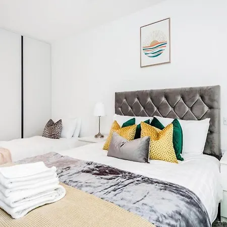 Cosy Near River Thames Apartment