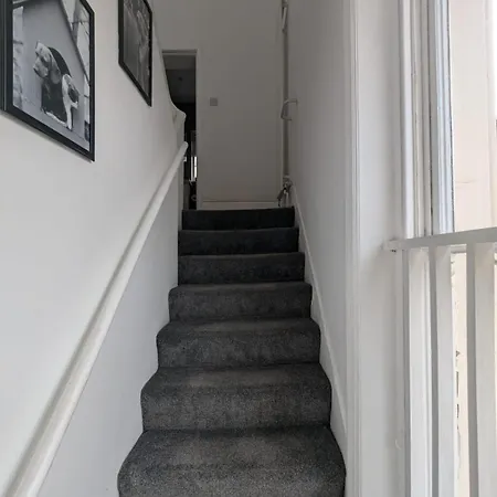 1br Earls Court Prime Location Apartment *
