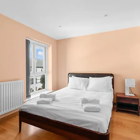 Apartment Lovely 2 Bedroom 5 Min Walk From Excel