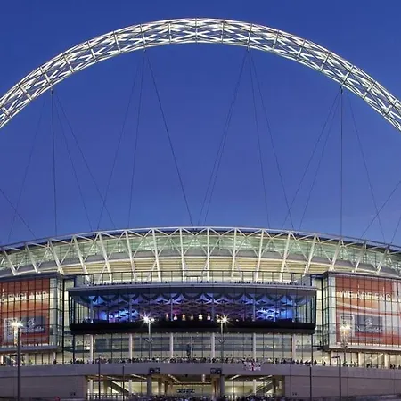 Bright 4br 2ba Gem In Wembley - Sleeps 8 Apartment